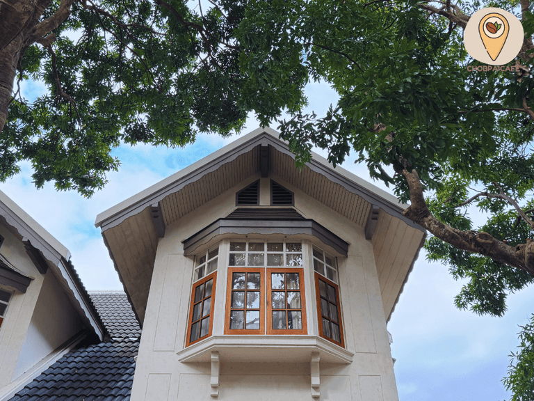 บรรยากาศคาเฟ่สไตล์ยุโรป-วินเทจ-อบอุ่น-นั่งได้ยาวๆ