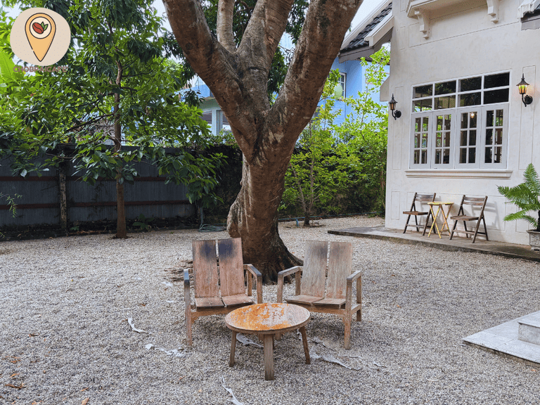 มุมถ่ายรูปเยอะ-โซนด้านนอก